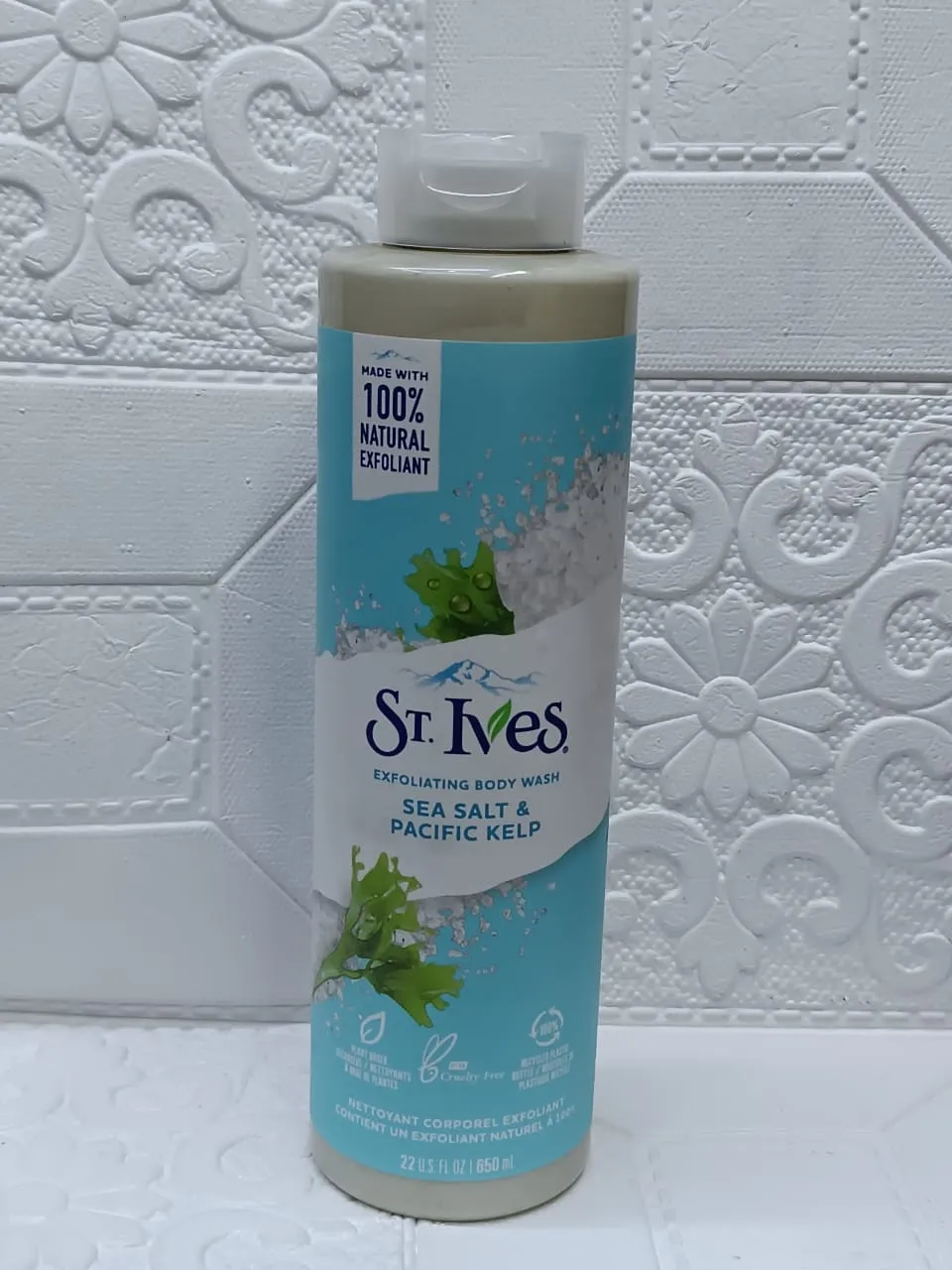 St. Ives Exfoliating Body Wash Sea Salt & Pacific Kelp