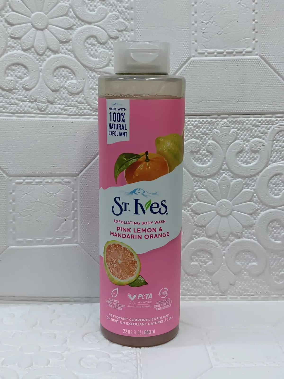 St. Ives Exfoliating Body Wash Pink Lemon & Mandarin Orange 650ml