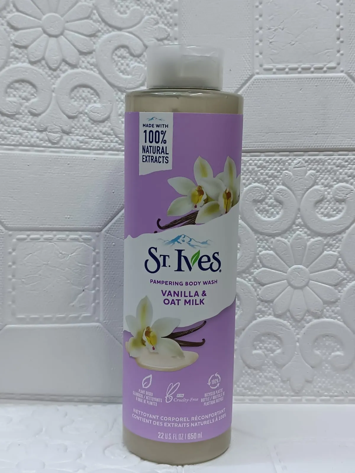St. Ives Pampering Body Wash Vanilla & Oat Milk 650ml