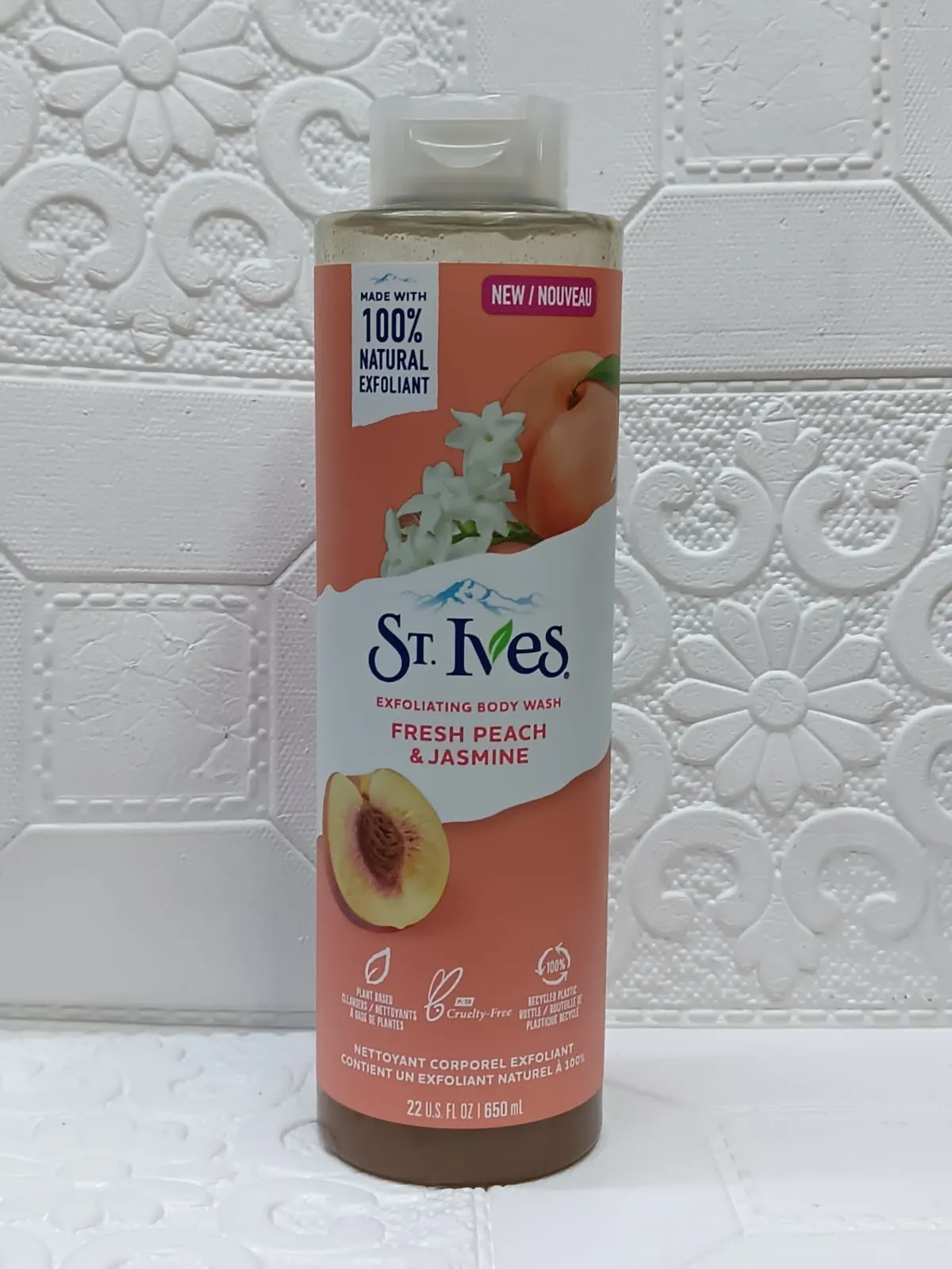 St. Ives Exfoliating Fresh Peach & Jasmine Body Wash 650ml