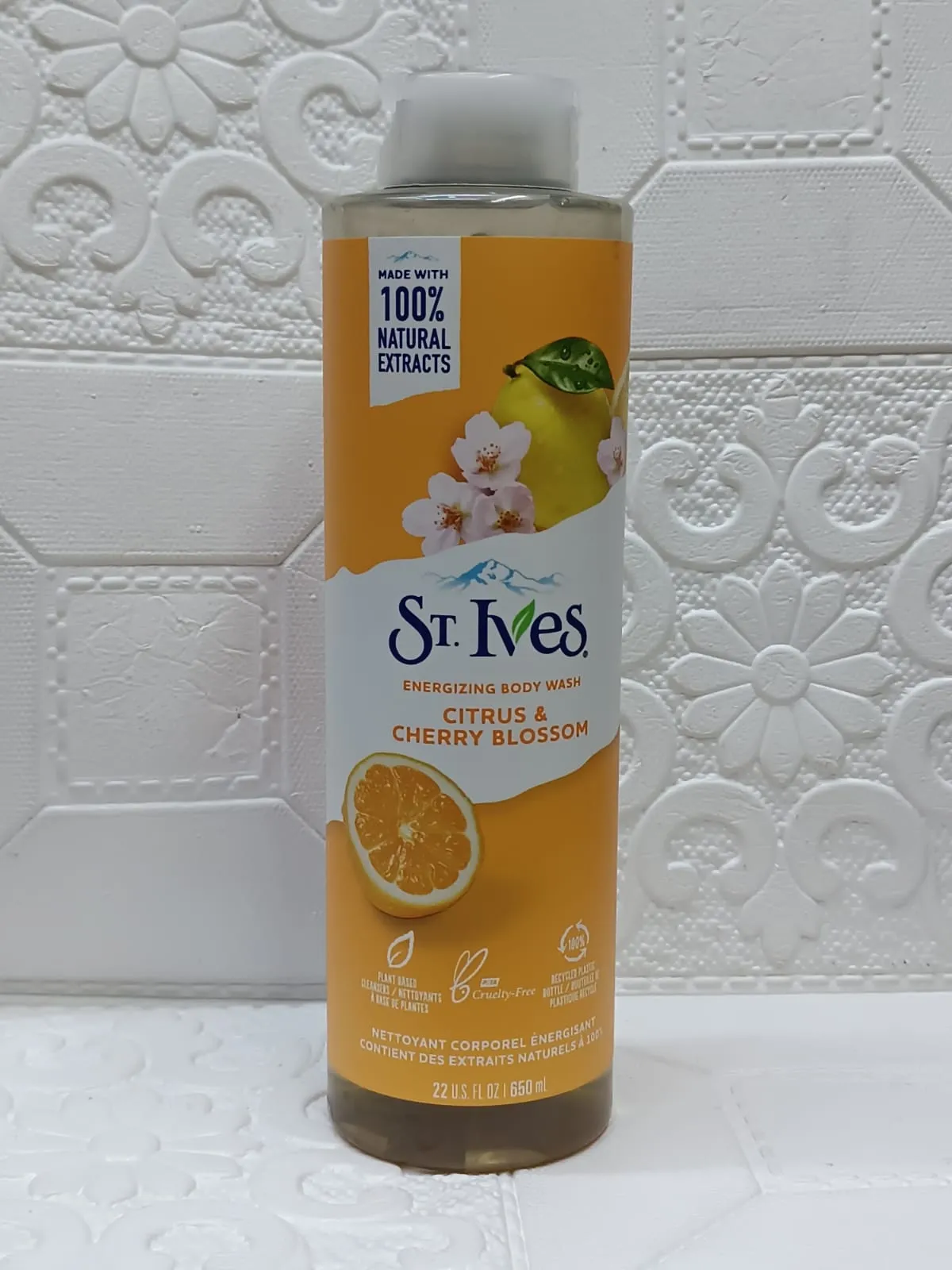 St. Ives Energizing Body Wash Citrus & Cherry Blossom 650ml