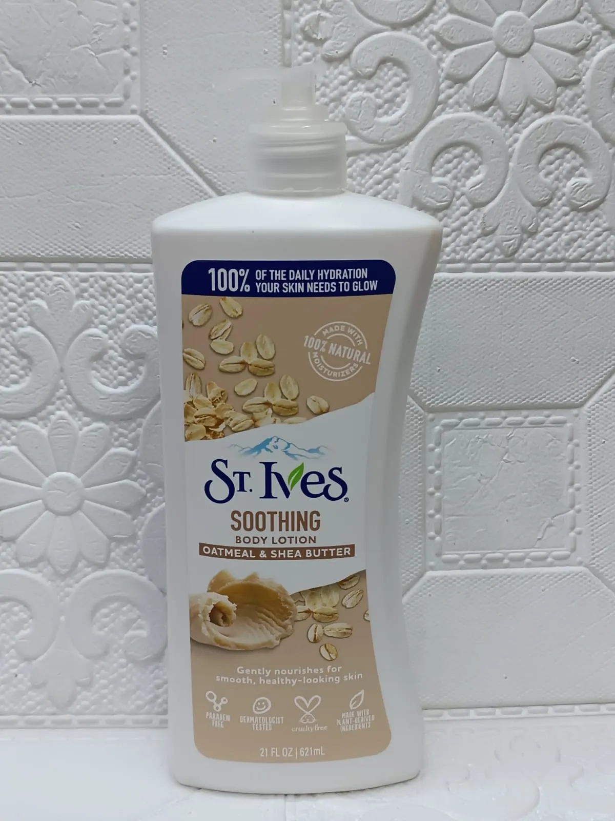 St. Ives Soothing Oatmeal & Shea Butter Lotion 621ml