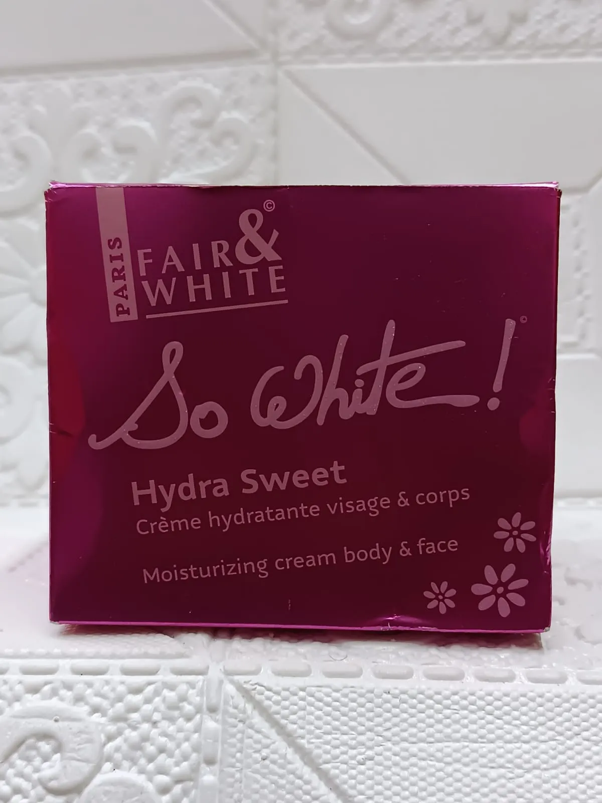 Fair and White So White Hydra Sweet Moisturizing Cream 400ml