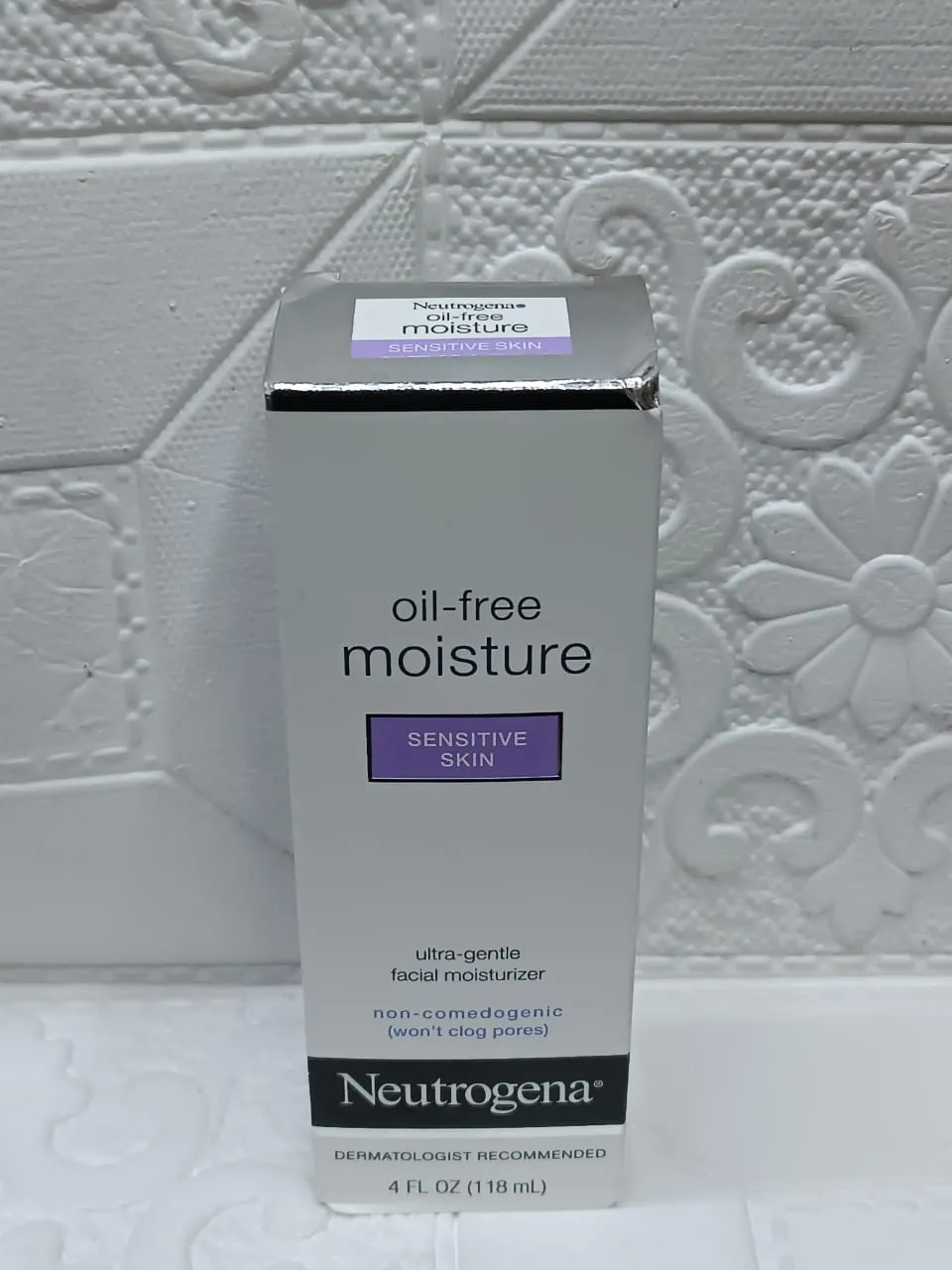 NeutroGena Oil Free Moisturizer 4FL OZ (118ml)