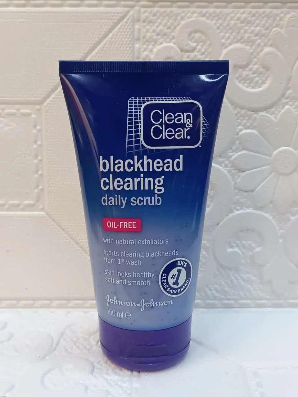 CLEAN & CLEAR® Blackhead Clearing Daily Scrub 150ml
